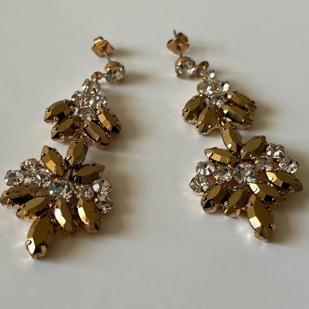 Elegant Gold Floral Drop Earrings